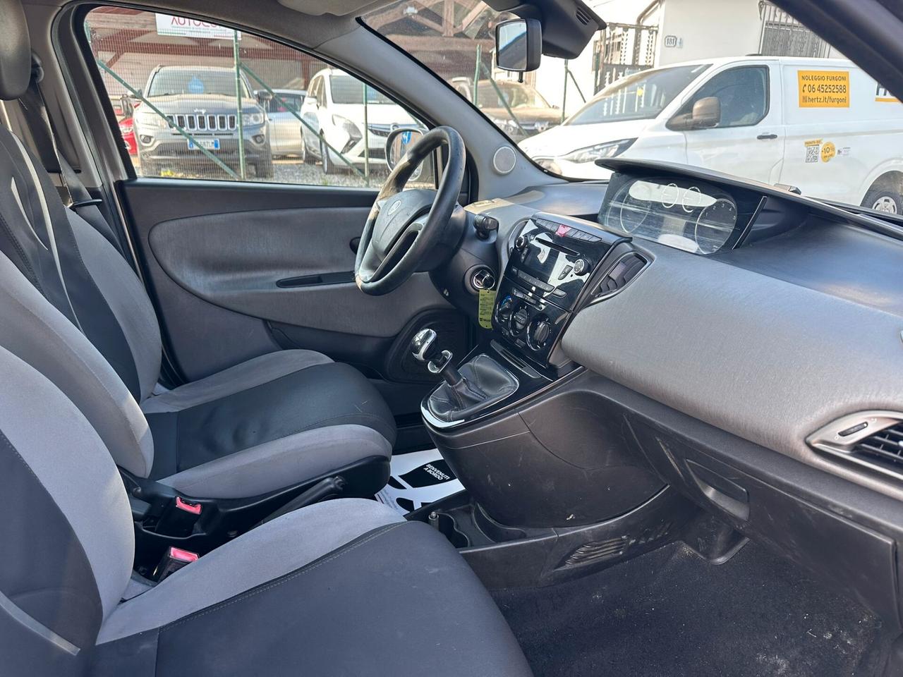 Lancia Ypsilon 1.2 69 CV 5 porte S&S Silver GPL