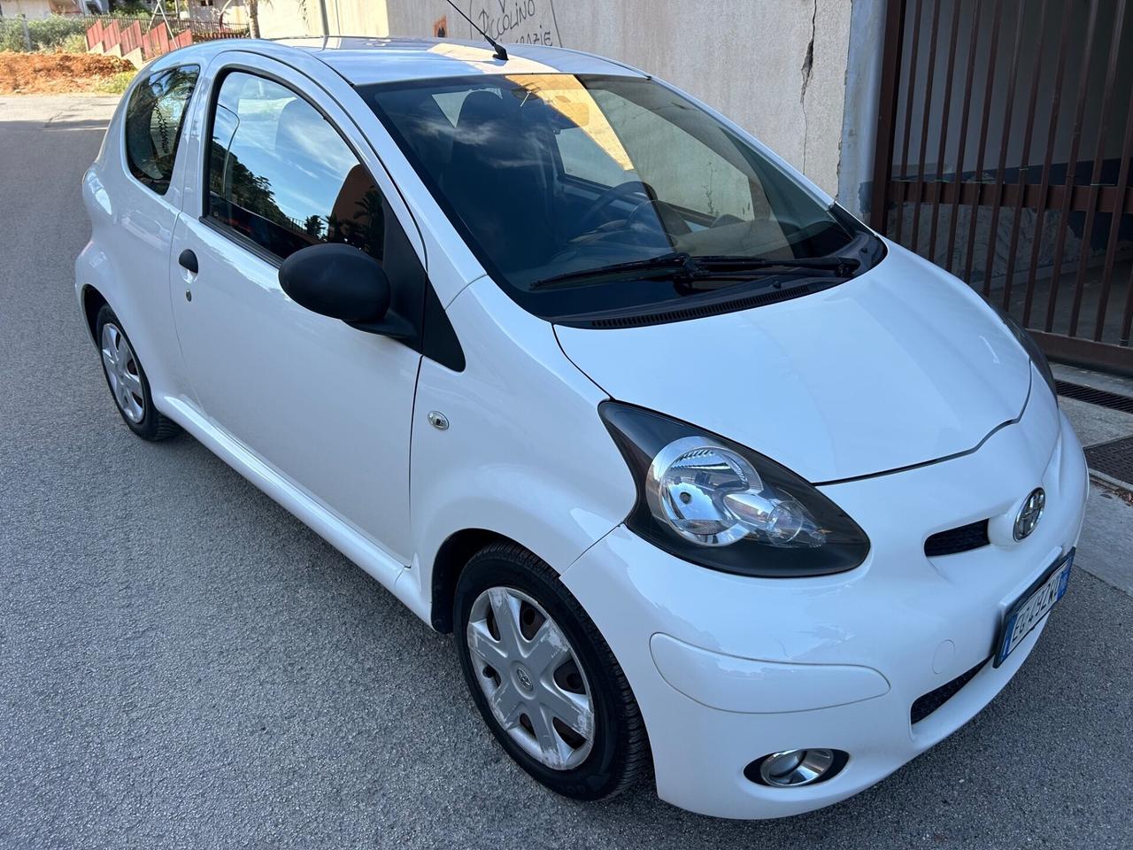 Toyota Aygo 1.0 BENZ . IDEALE PER NEO PATENTATI