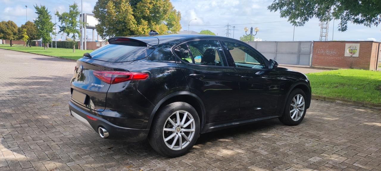 Alfa Romeo Stelvio 2.2 Turbodiesel 180 CV AT8 Q4 BUSINESS