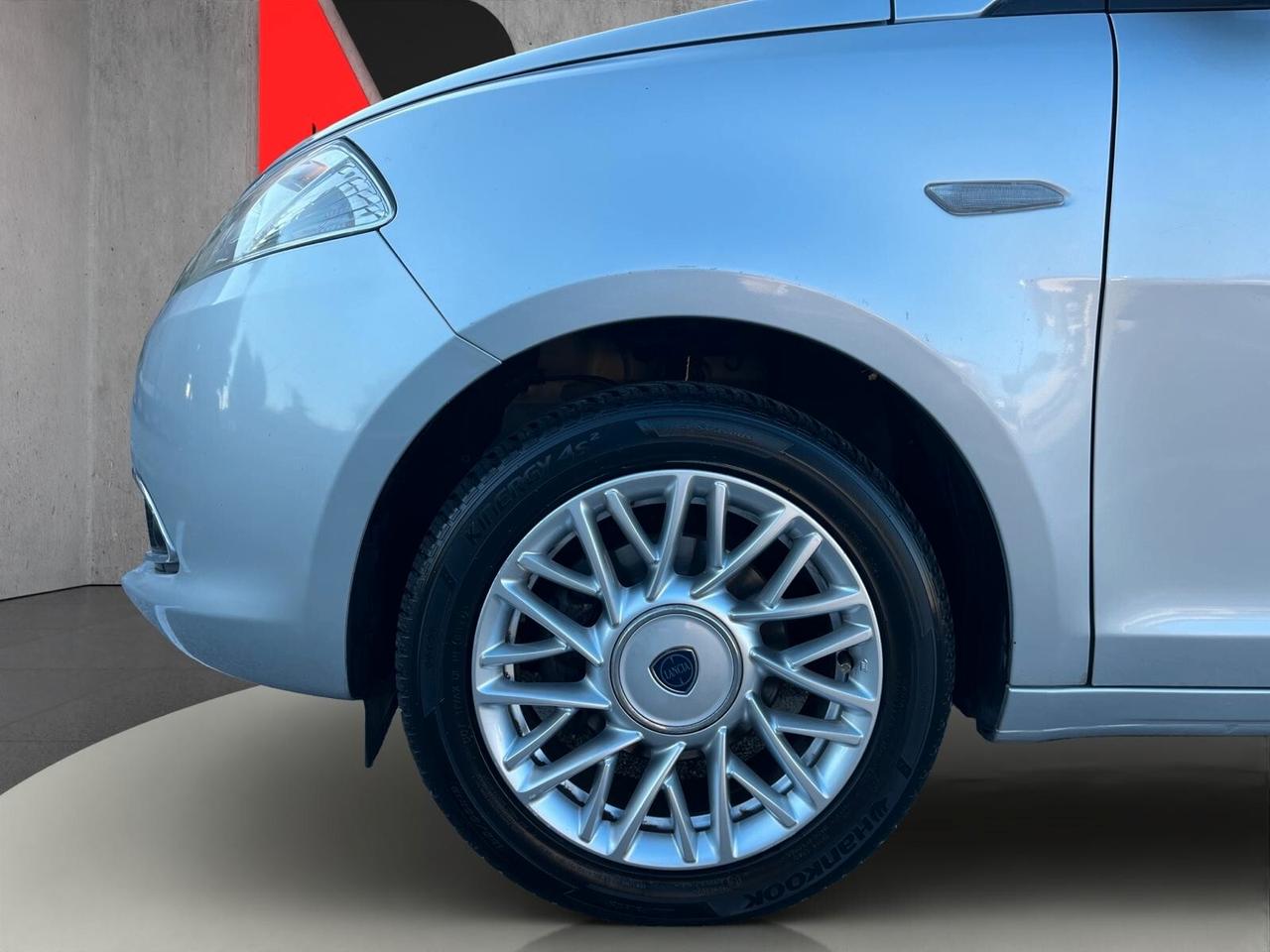 Lancia Ypsilon 1.2 69 CV 5 porte S&S Silver