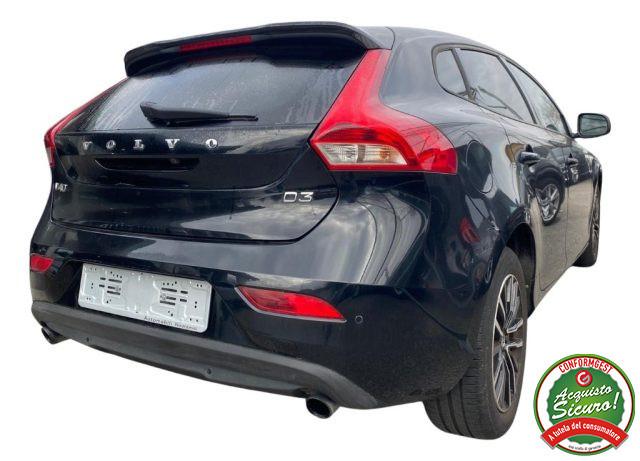 VOLVO V40 D3 Momentum