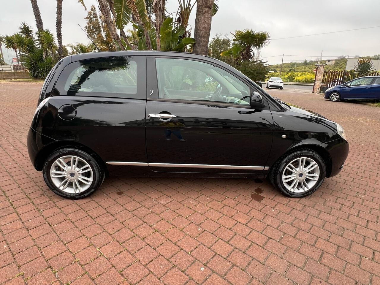 Lancia Ypsilon 1.3 MJT 75 CV Platino