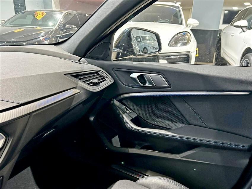 Bmw 118 118d 5p. Msport