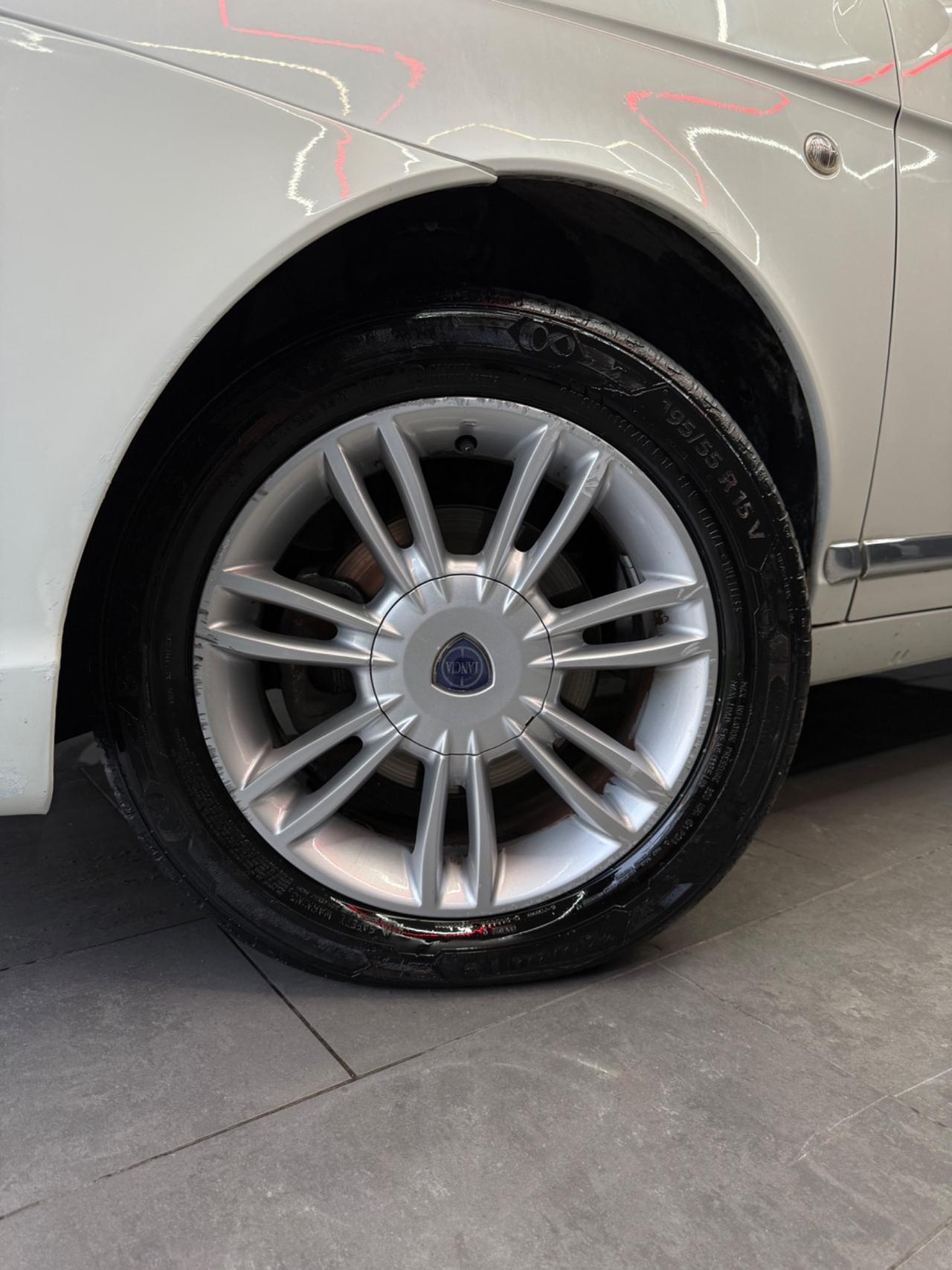 Lancia Ypsilon 1.3 Multijet 75 CV Unyca 2012