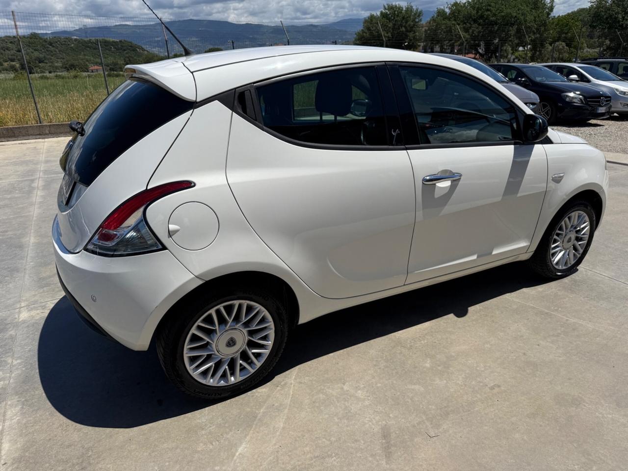 Lancia Ypsilon 0.9 TwinAir 85 CV Cambio Automatico