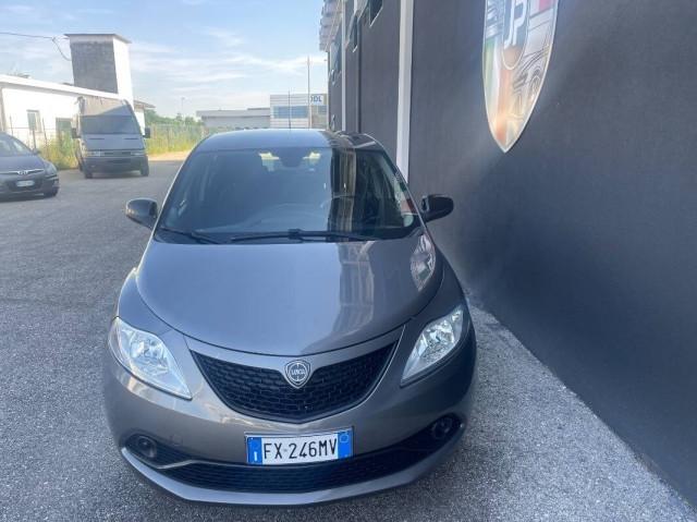 Lancia Ypsilon 1.2 Gold s&s PDC Cerchi 15" Schermo 5"