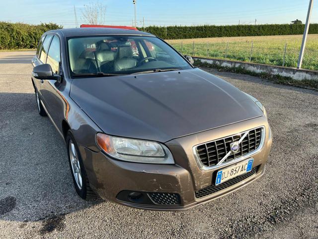 VOLVO V70 2.4 D Kinetic