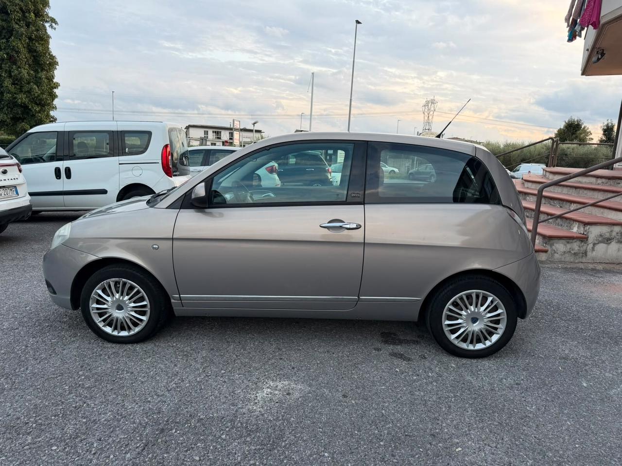 Lancia Ypsilon 1.2 69 CV Argento GPL