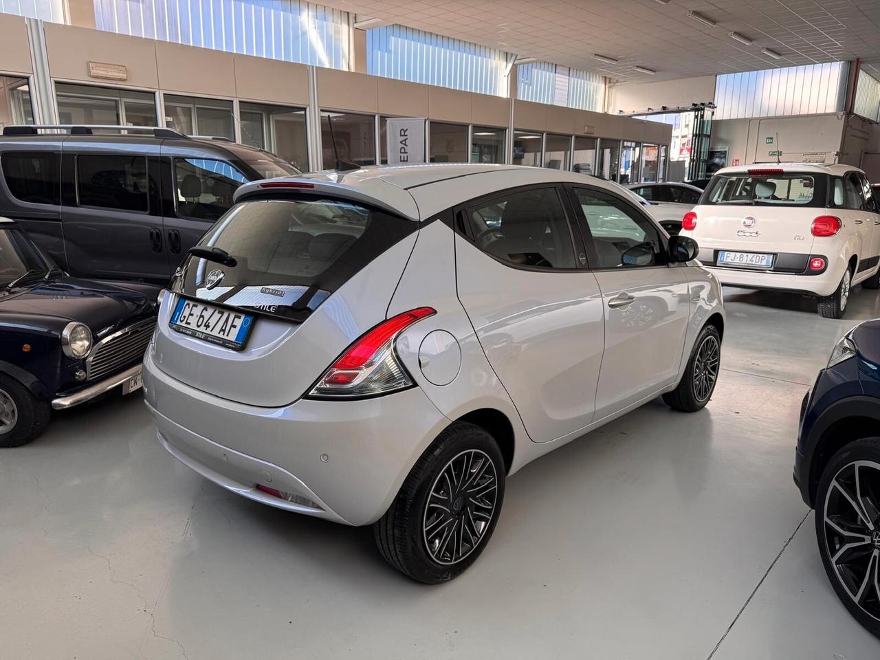 Lancia Ypsilon 1.0 FireFly 5 porte S&S Hybrid Ecochic Gold