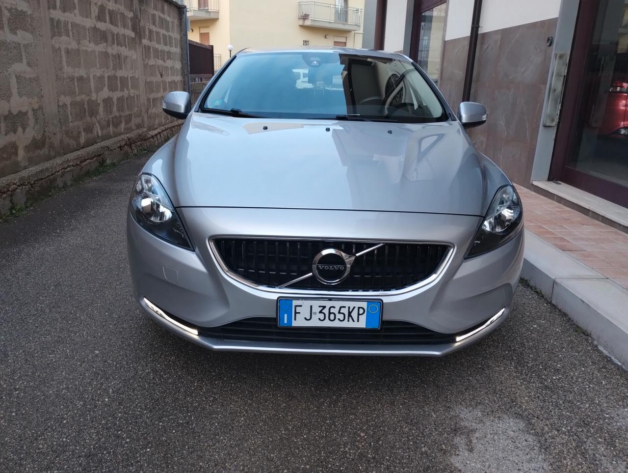 VOLVO V40 BUSINESS 2.0 D2 120 CV – 2017