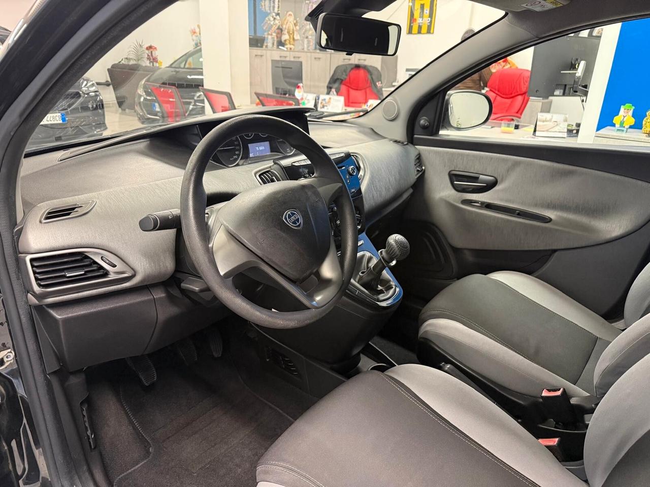 Lancia Ypsilon 1.2 benzina Neopatentati