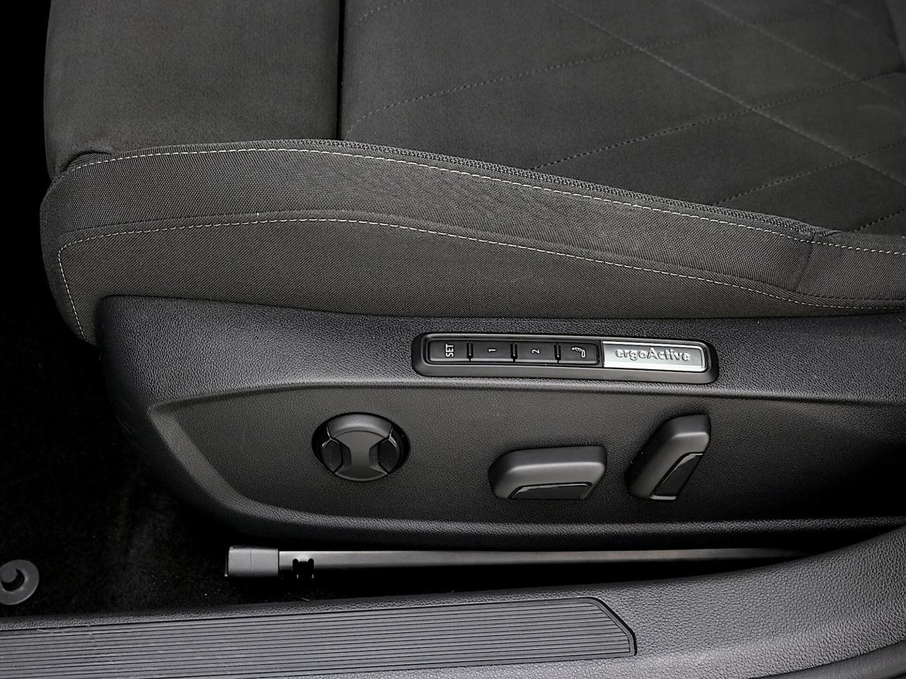 Volkswagen Golf 2.0 TDI DSG Style TETTO APRIBILE