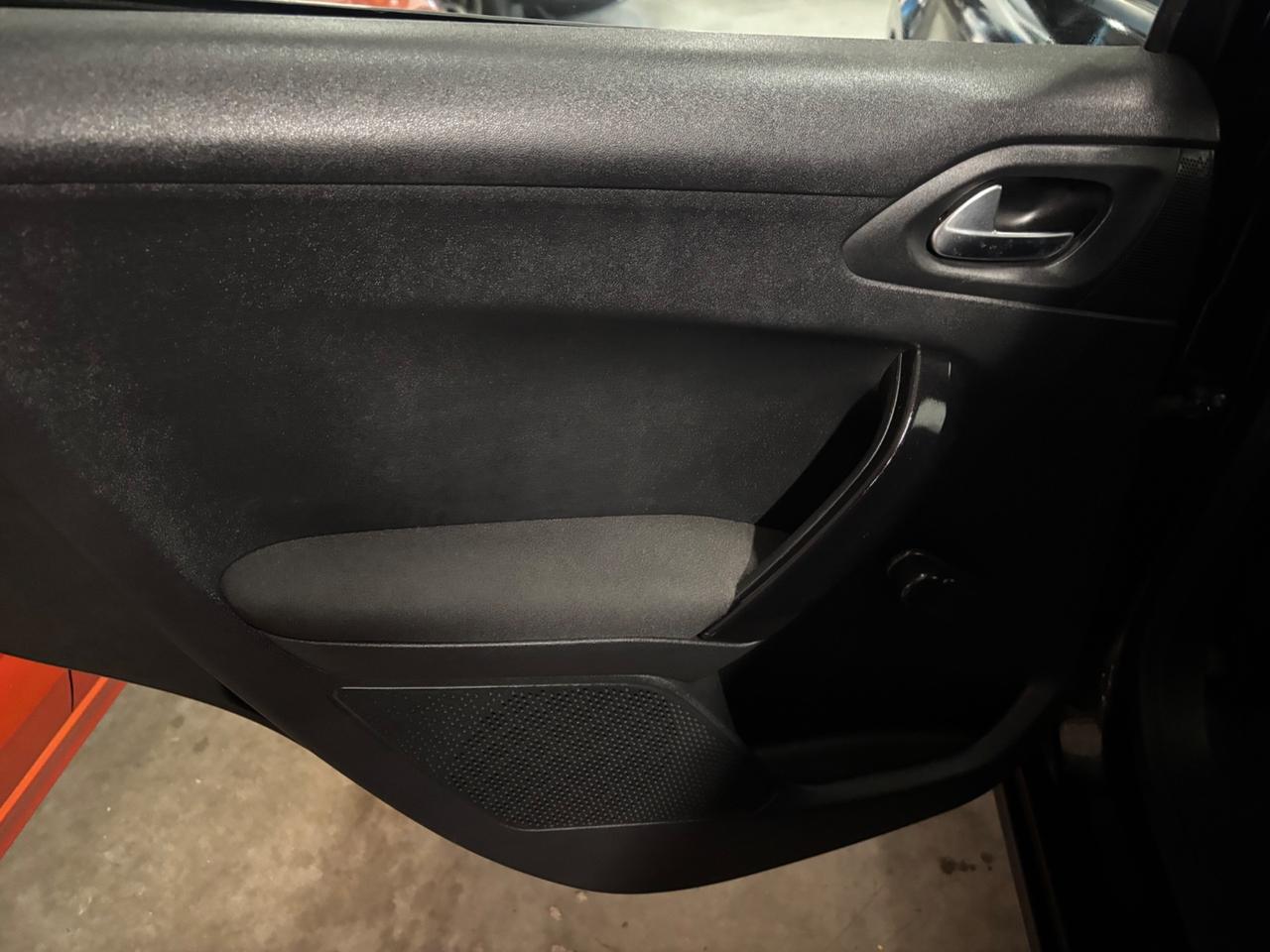 Peugeot 208 1.2 BENZINA Active OK NEOPATENTATI