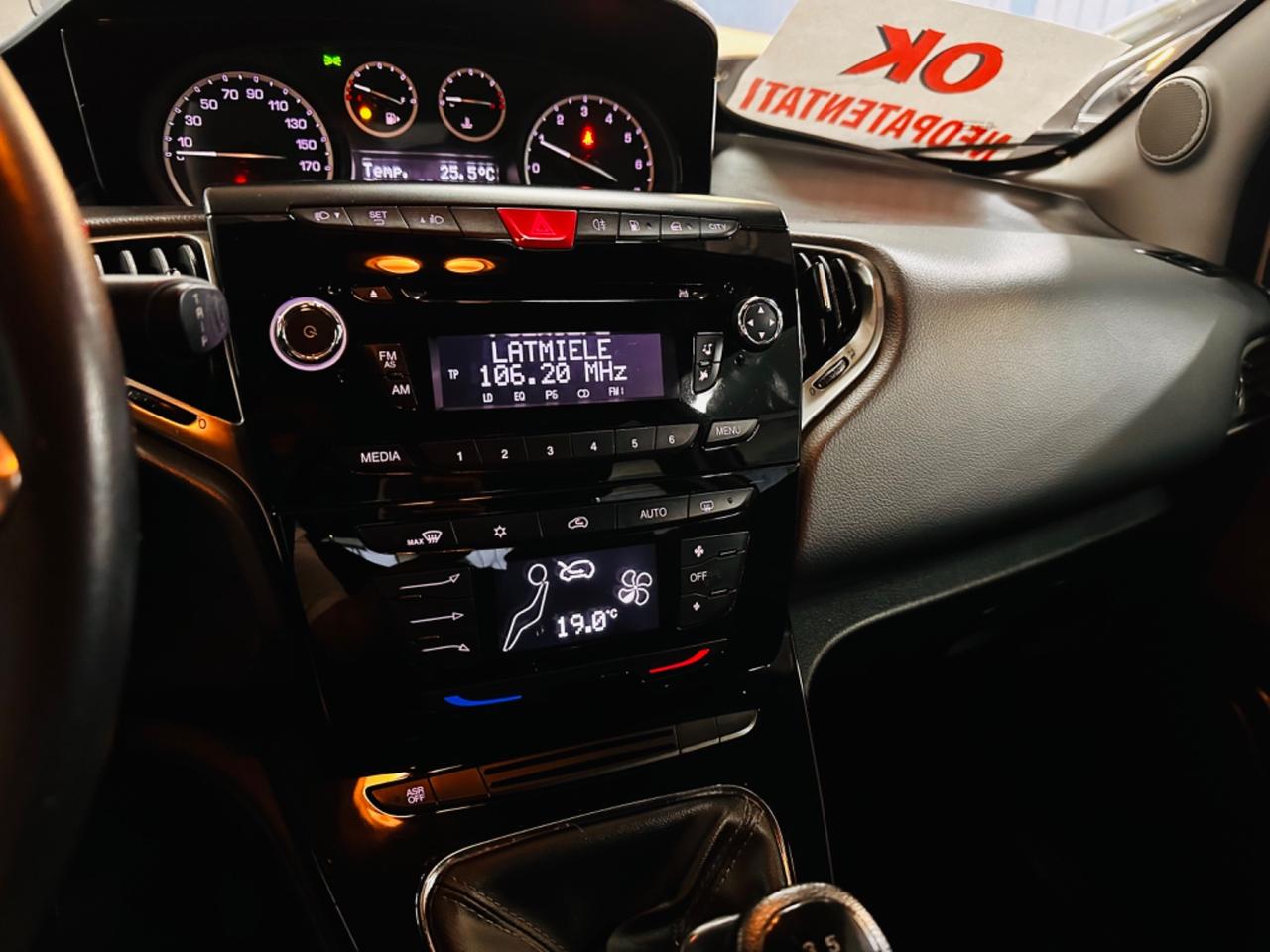 Lancia Ypsilon 0.9 TwinAir 85 CV 5 porte Metano Ecochic Elefantino
