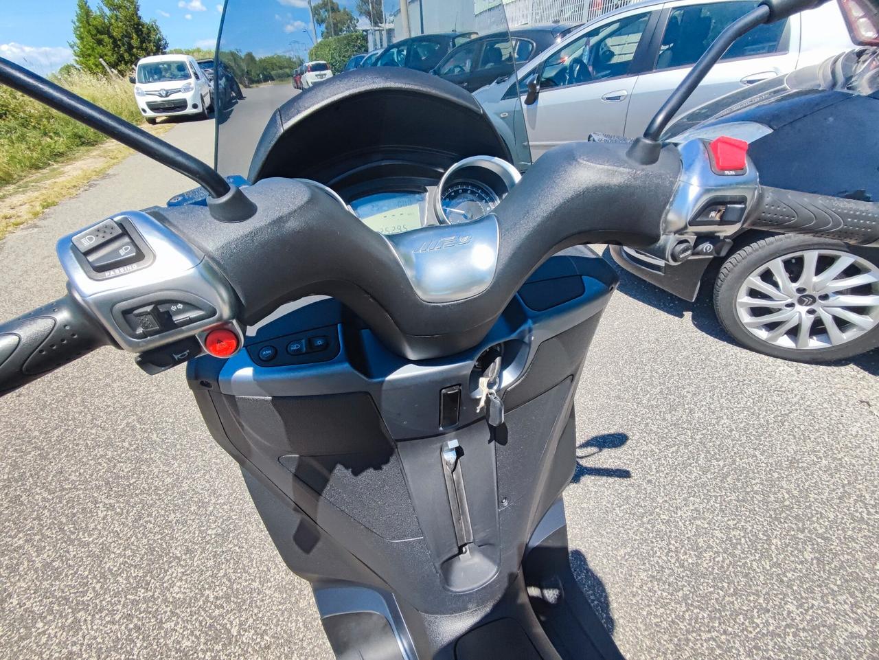 Piaggio MP3 300 MP3 300 IE ABS HPE