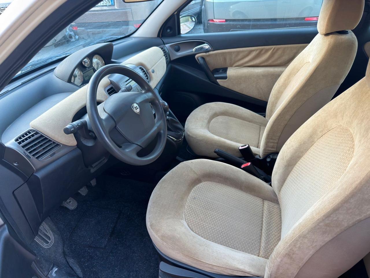 Lancia Ypsilon 1.4 16V Platino