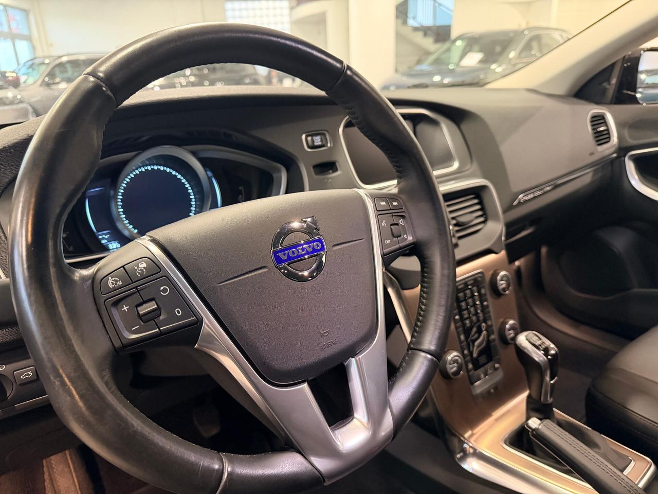 VOLVO V40 CROSS COUNTRY D3 SUMMUM