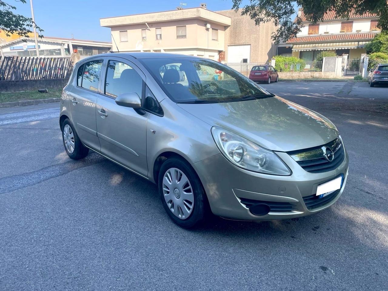 Opel Corsa 1.2 5 porte Cosmo per Neopatentati