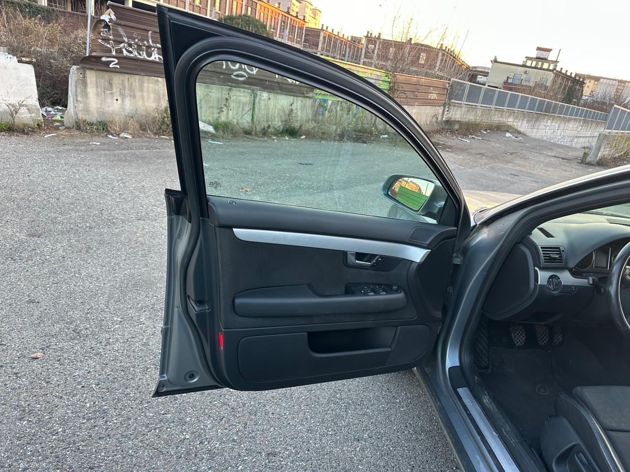 Audi A4 2.0 16V TDI s line