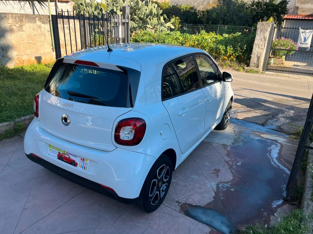SMART FORFOUR 2018 PASSION TOTAL WHITE