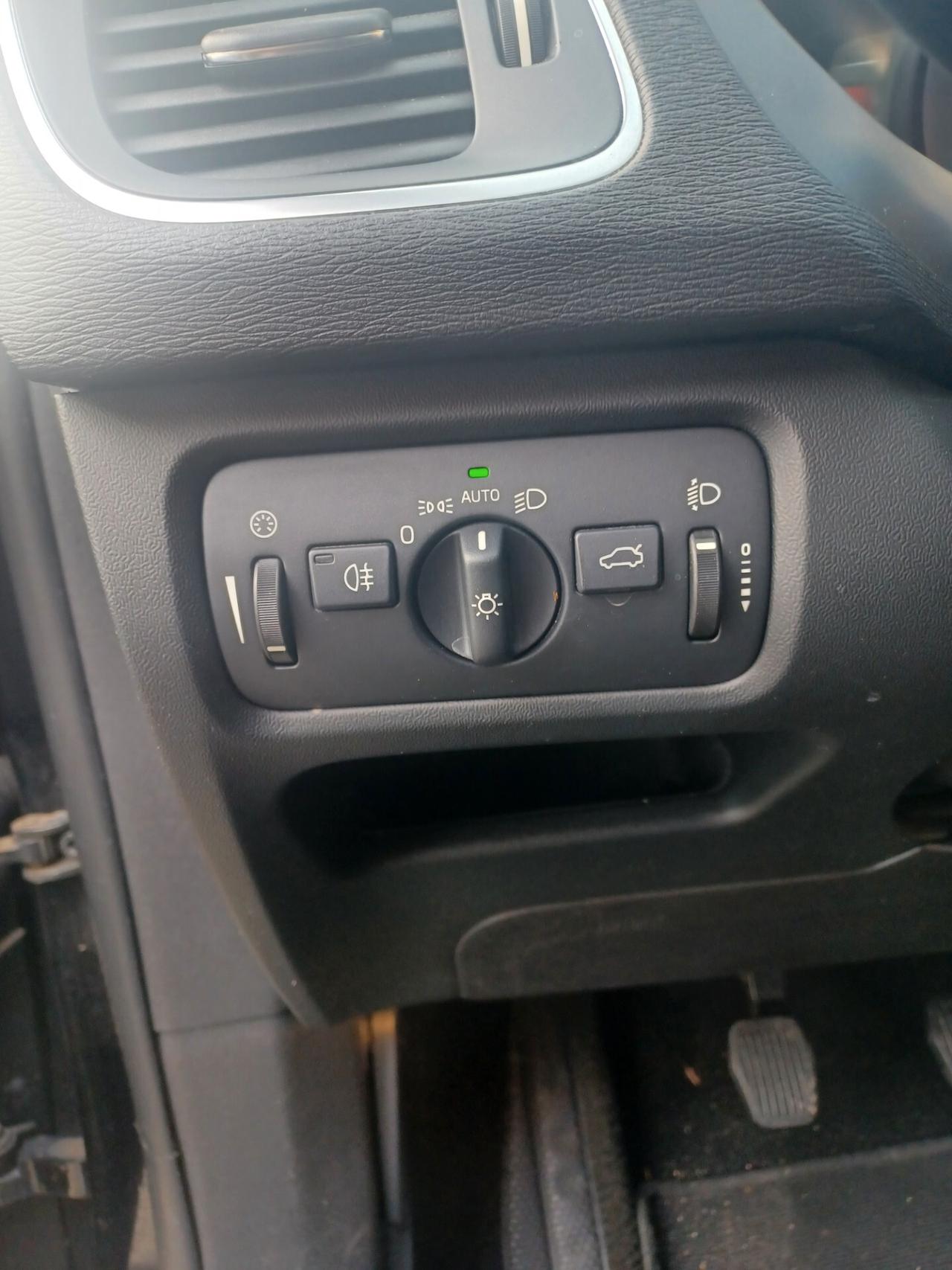 Volvo V40 D2 1.6 Momentum 2015 UNICO PROPRIETARIO