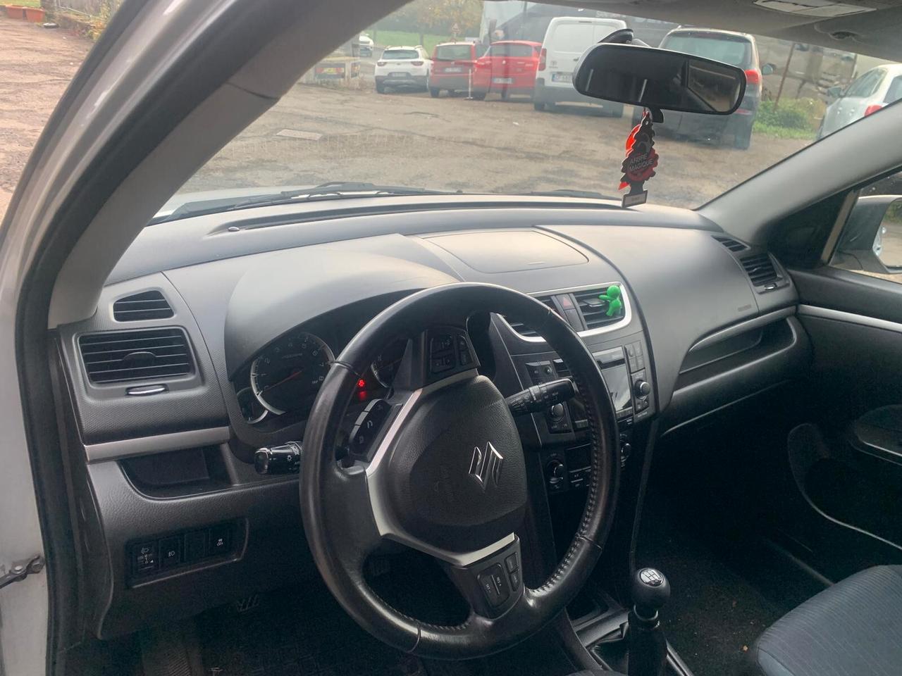 Suzuki Swift 4x4 benzina -tagliandata- neo patentati