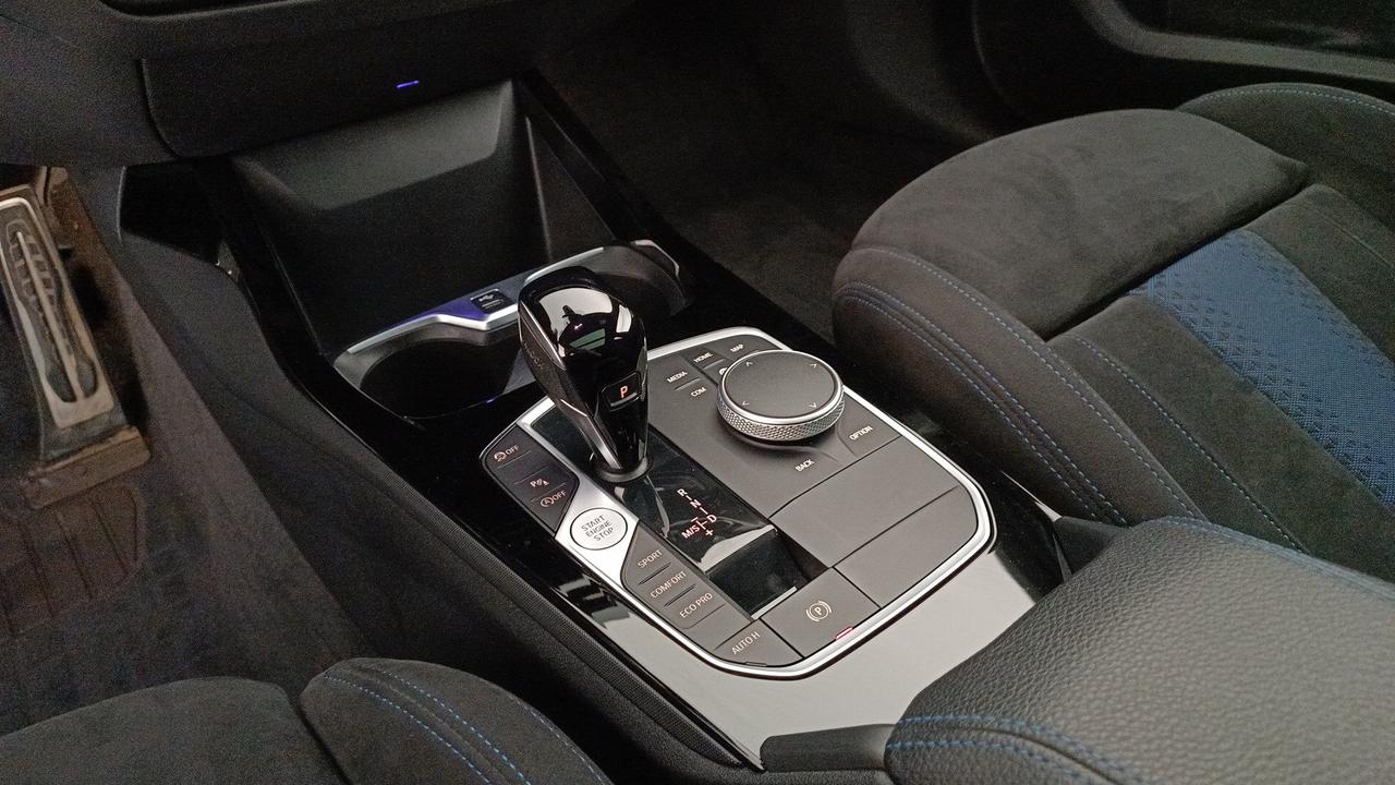 BMW Serie 1 F40 - 118d Msport auto