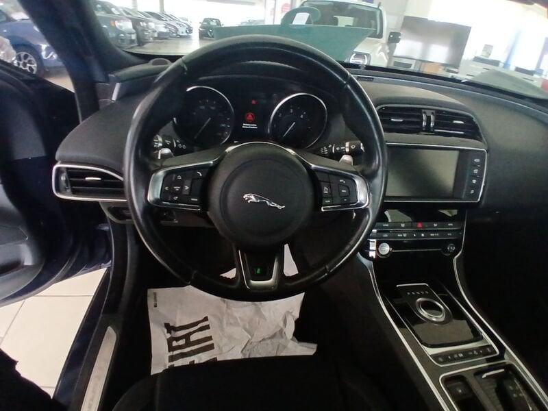 Jaguar XE (X760) 2.0 D 180 CV aut. R-Sport