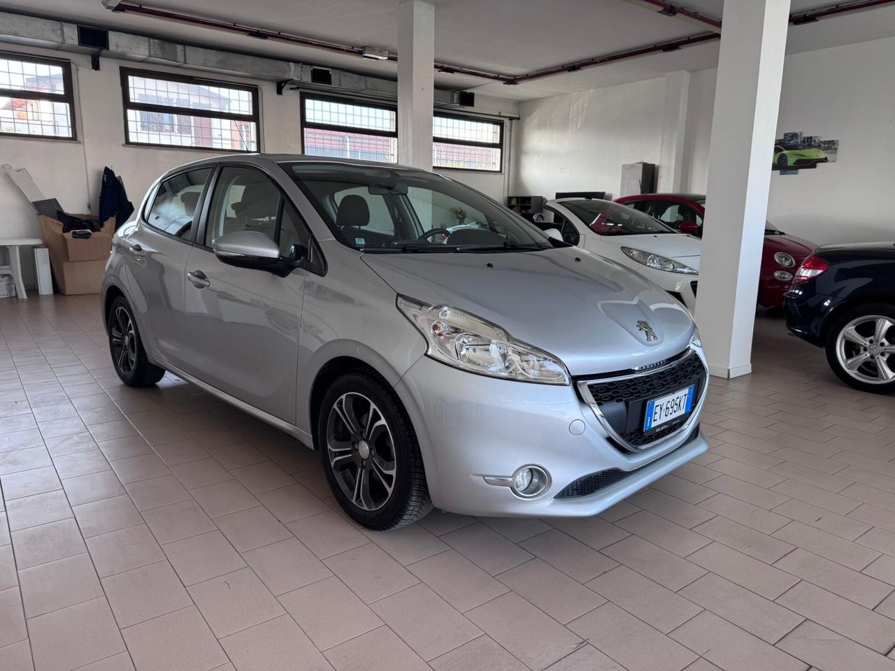Peugeot 208 1.4 HDi 68 CV 5 porte Allure