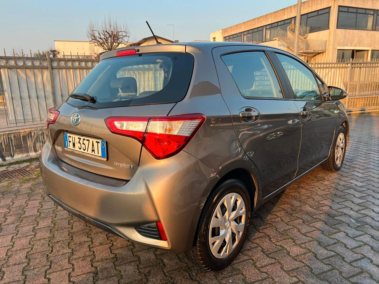 Toyota Yaris 1.5 Hybrid 5 porte Business