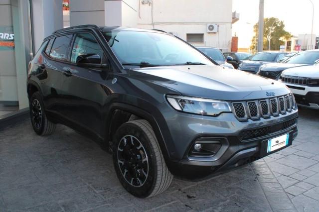 Jeep Compass 1.3 turbo t4 phev Trailhawk 4xe con CarPlay