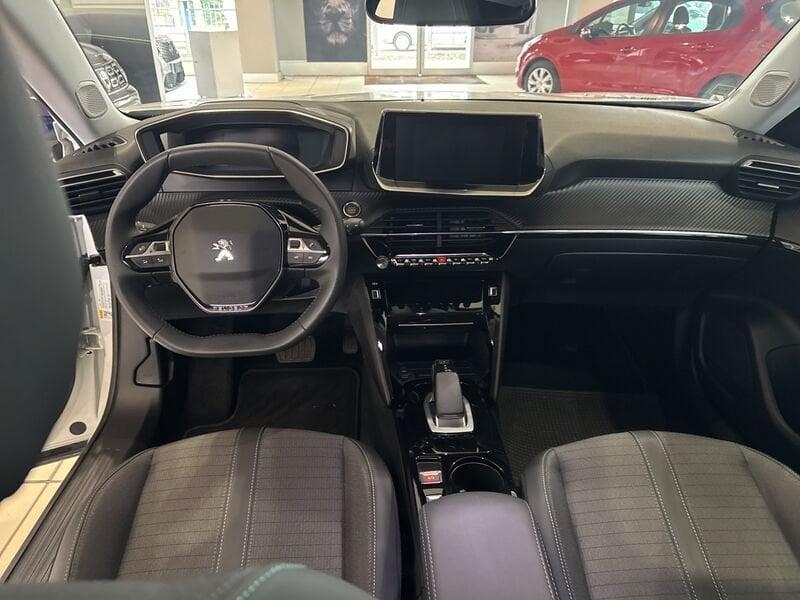 Peugeot 2008 Allure Pack motore elettrico 136 CV