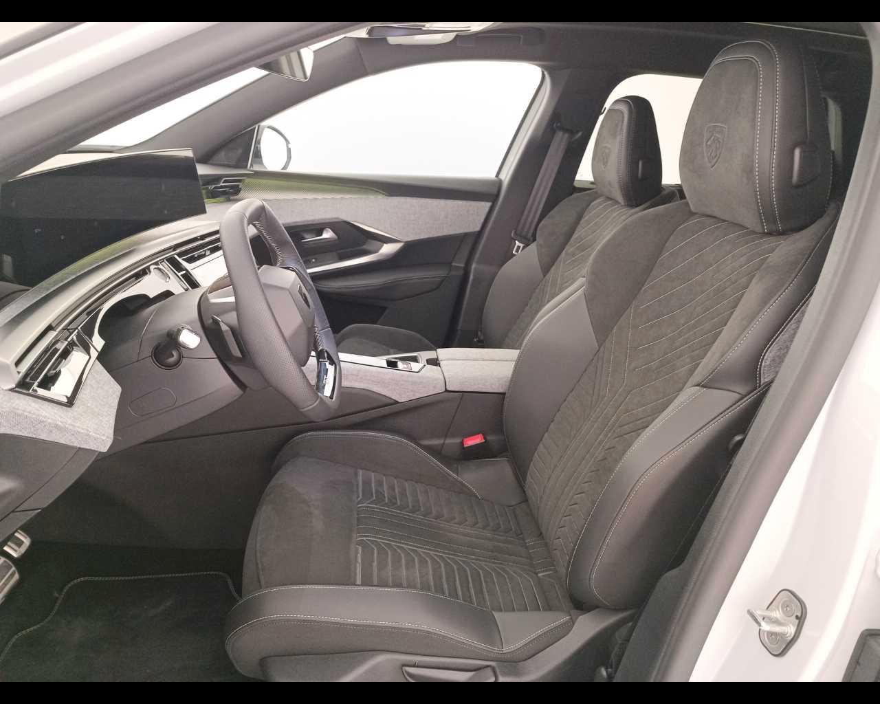 PEUGEOT Nuovo 5008 Hybrid 136 e-DCS6 GT