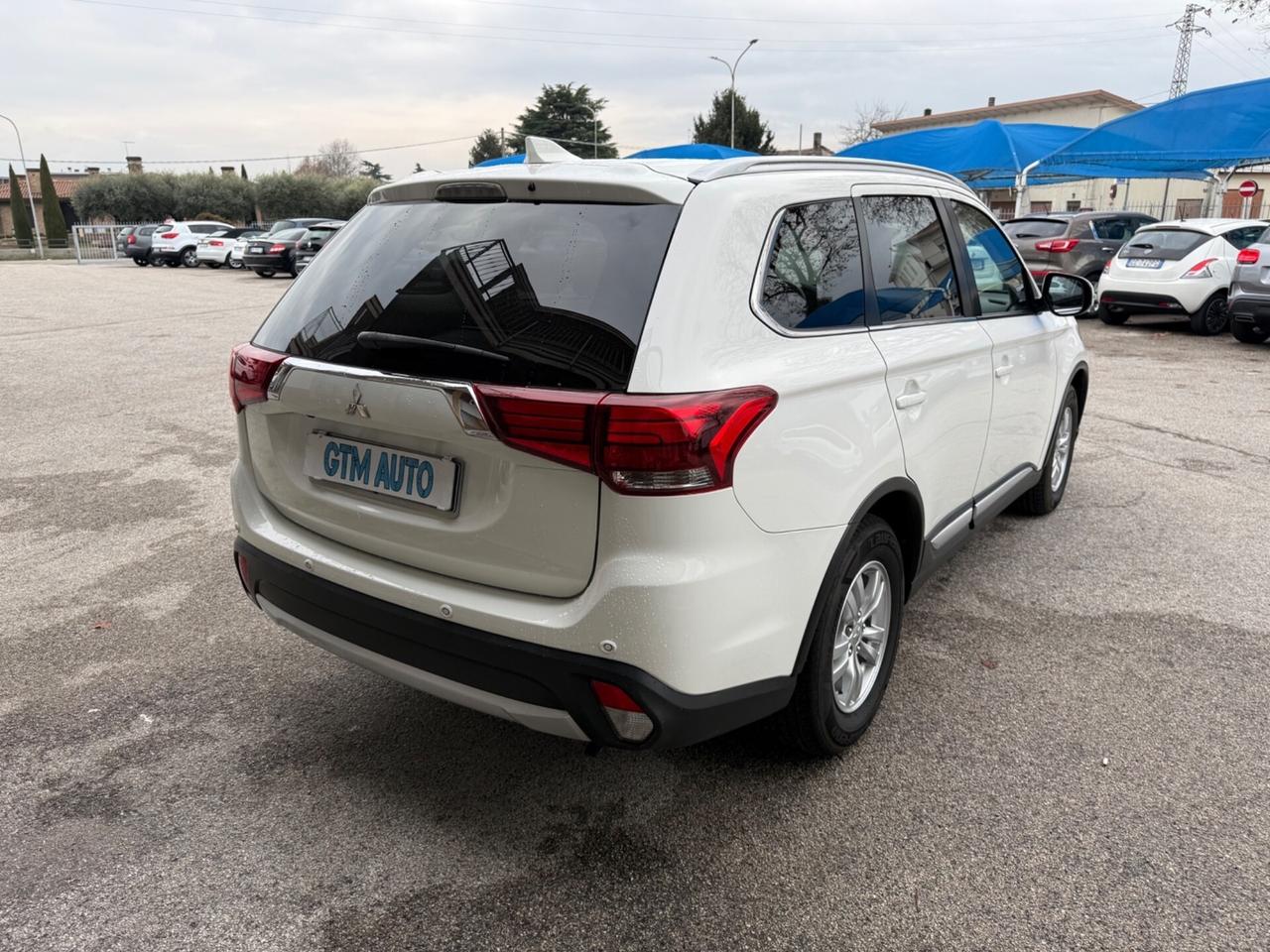 Mitsubishi Outlander 2.0 MIVEC 2WD Intense