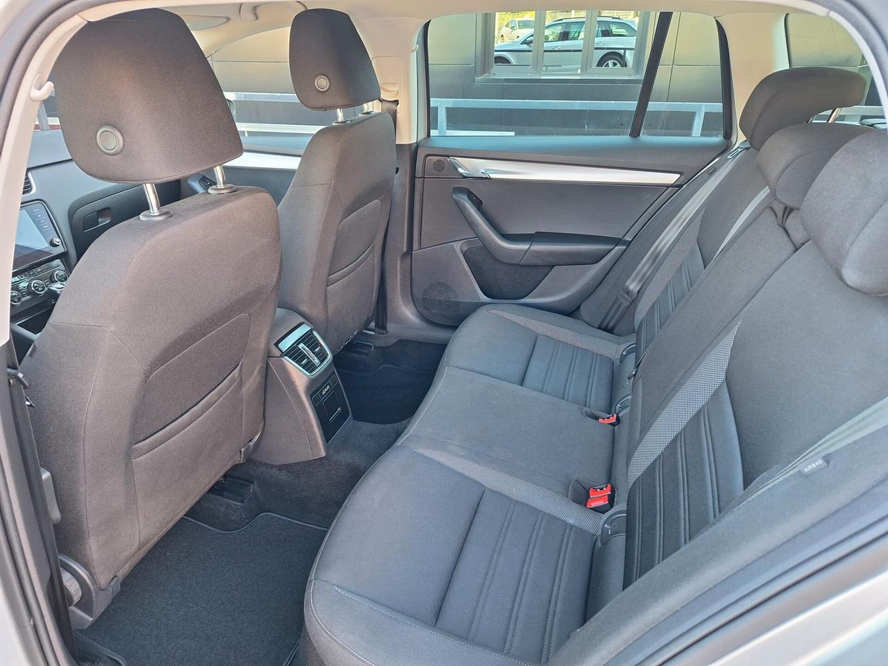 Skoda Octavia 1.6 TDI SCR 115 CV sw UNICO PROPRIETARIO IVA ESPOSTA X NEOPATENTATI
