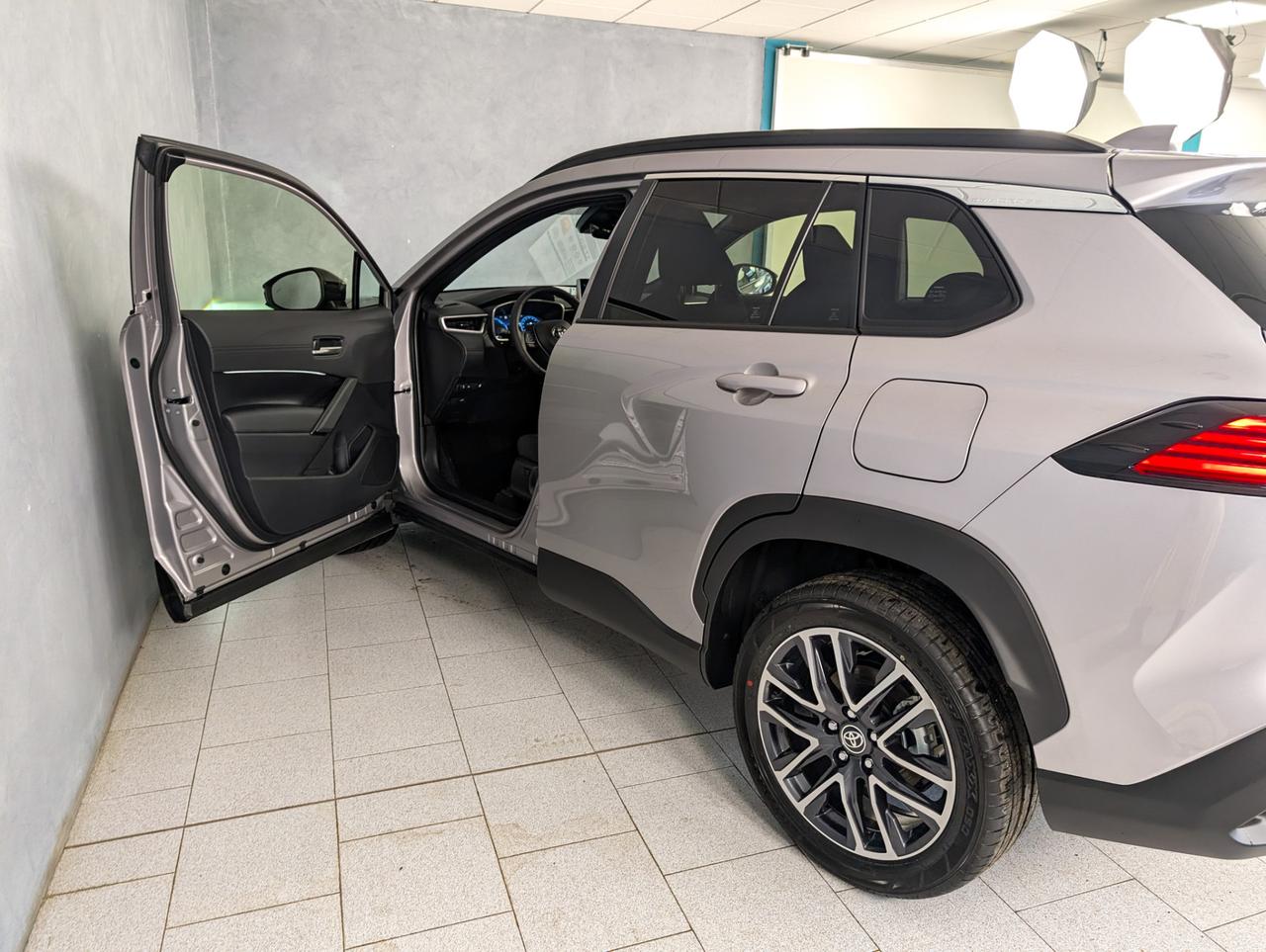 Toyota 1.8 Hybrid 140cv e-cvt Icon Style