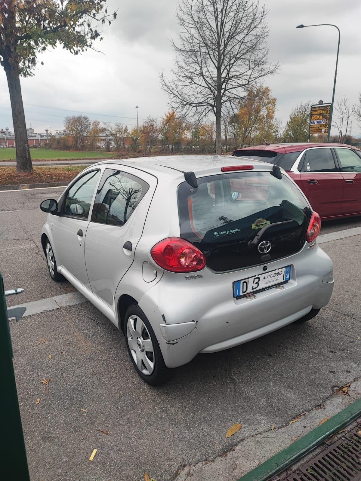 Toyota Aygo 1.0 12V VVT-i 5 porte Sol