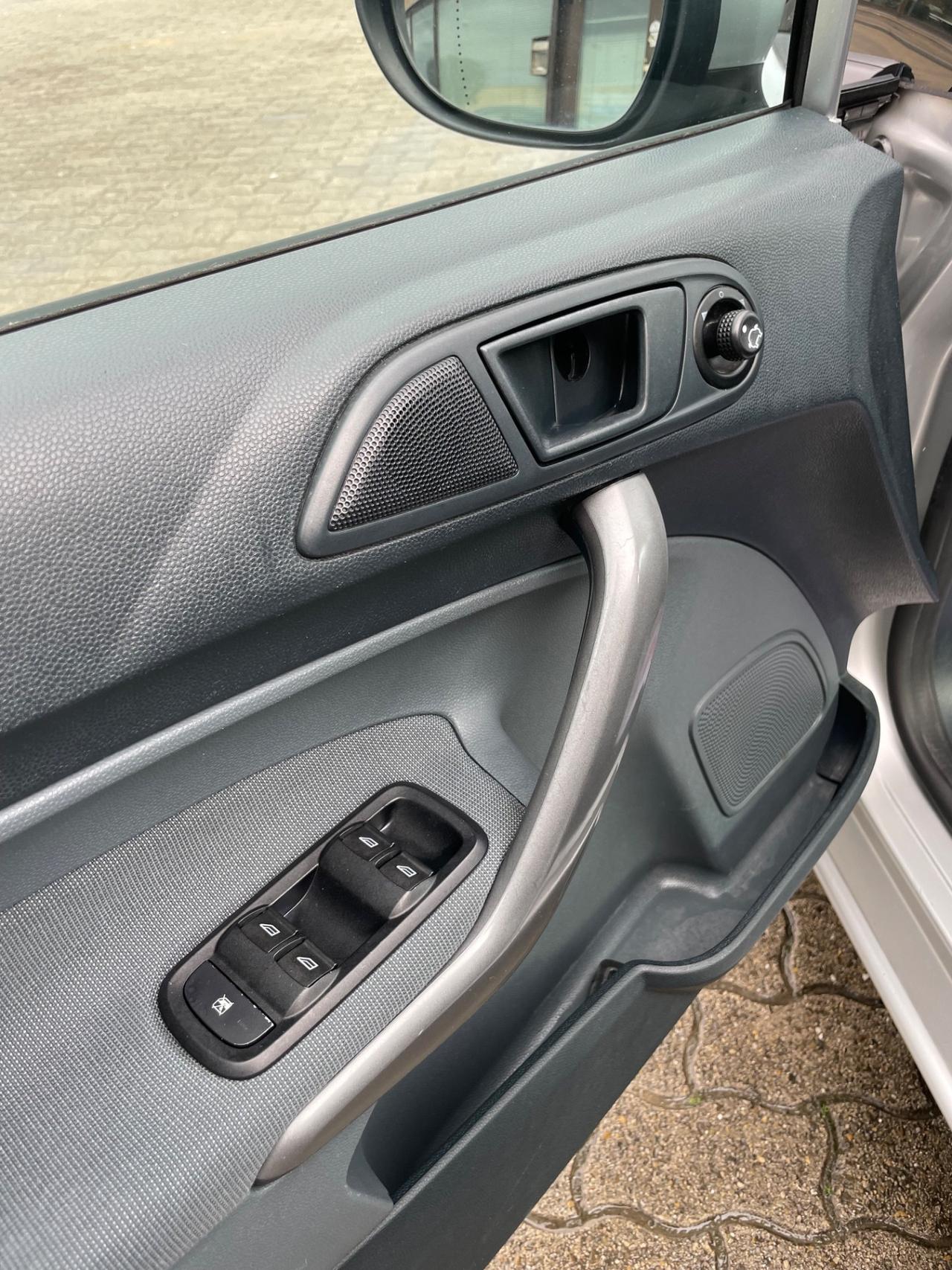 Ford Fiesta 1.4 TDCi 5p. Titanium