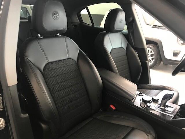 Alfa Romeo Stelvio 2.2 Turbodiesel 210 CV AT8 Q4 Executive PALETTE AL VOLANTE + CARBONIO INTERNO