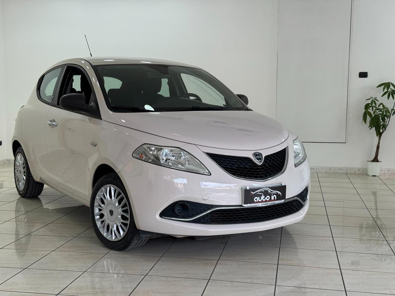 Lancia Ypsilon 1.2 69 CV 5 porte GPL Silver