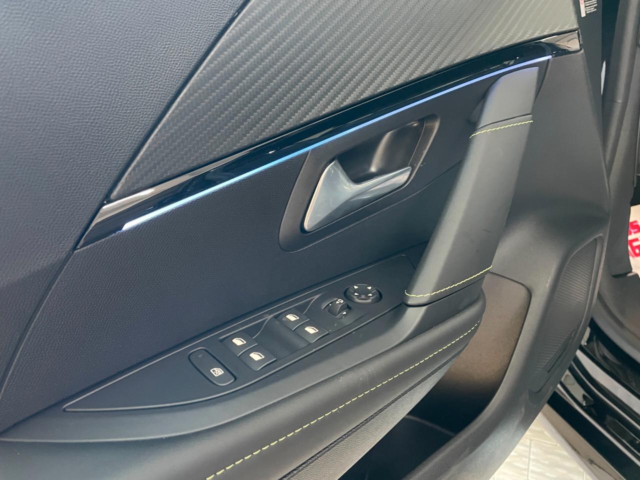 Peugeot 208 Hybrid 136 e-DCS6 GT 2025 NERO PERLA