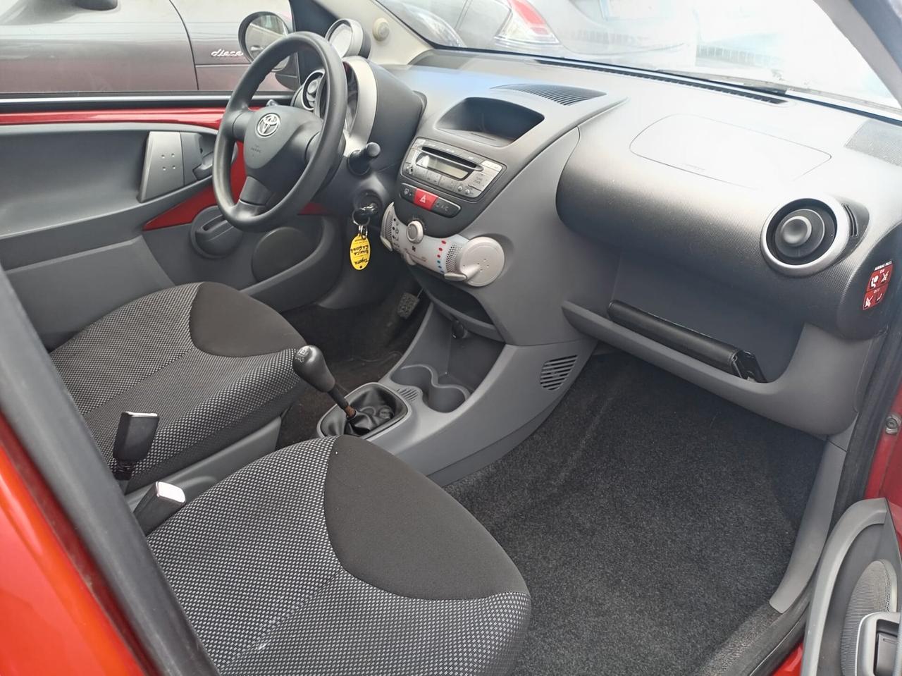 Toyota Aygo 1.0 12V VVT-i 5 porte Sol