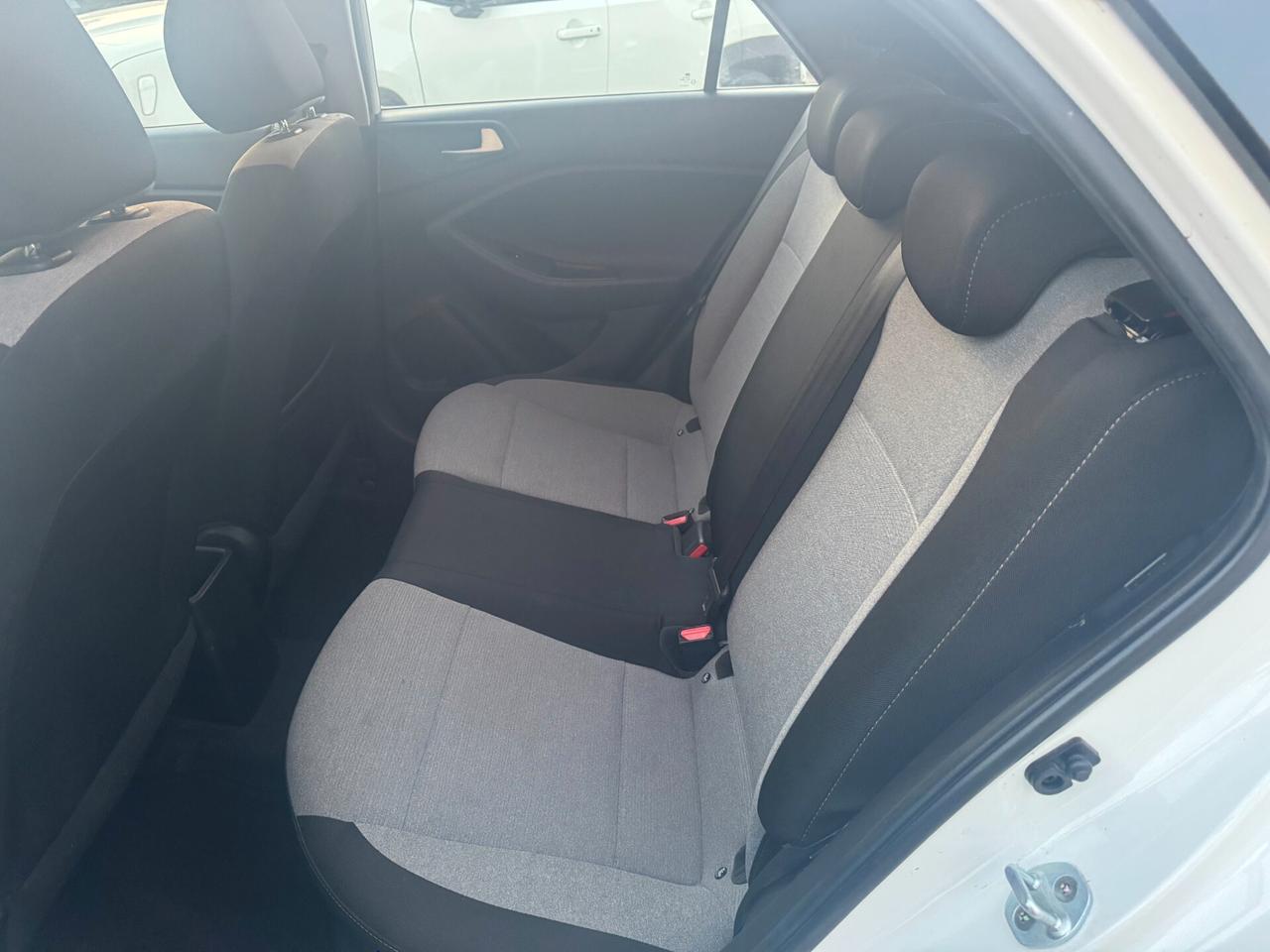hyundai i20 1.4 crdi 90cv diesel 2016