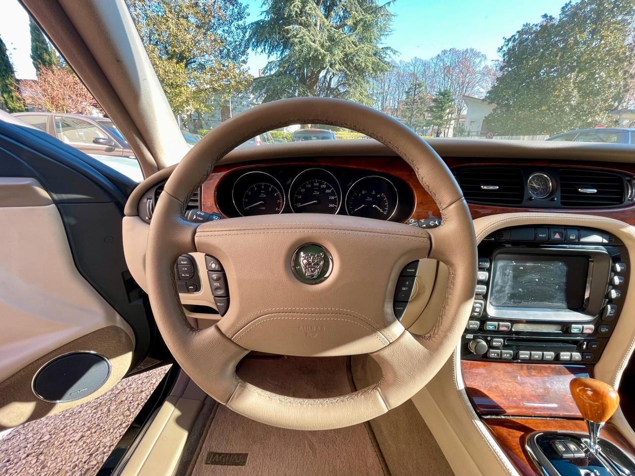 Jaguar XJ6 3.0 V6 238CVUNICOPROPRIETARIO