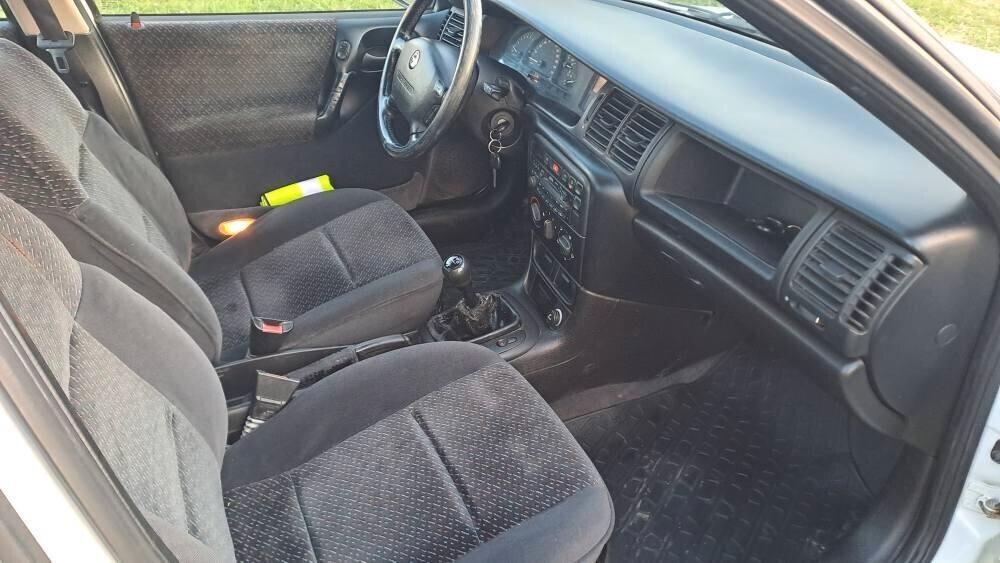 Opel Vectra 1.8i 16V Clima