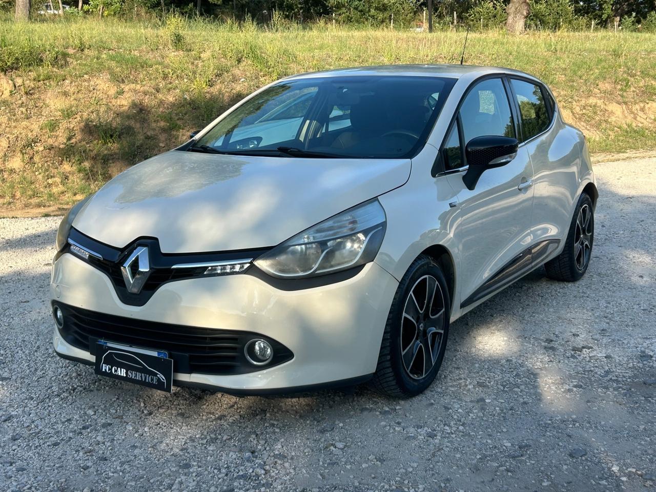 Renault Clio 1.2 75CV 5 porte Intens rate permute neopatentati
