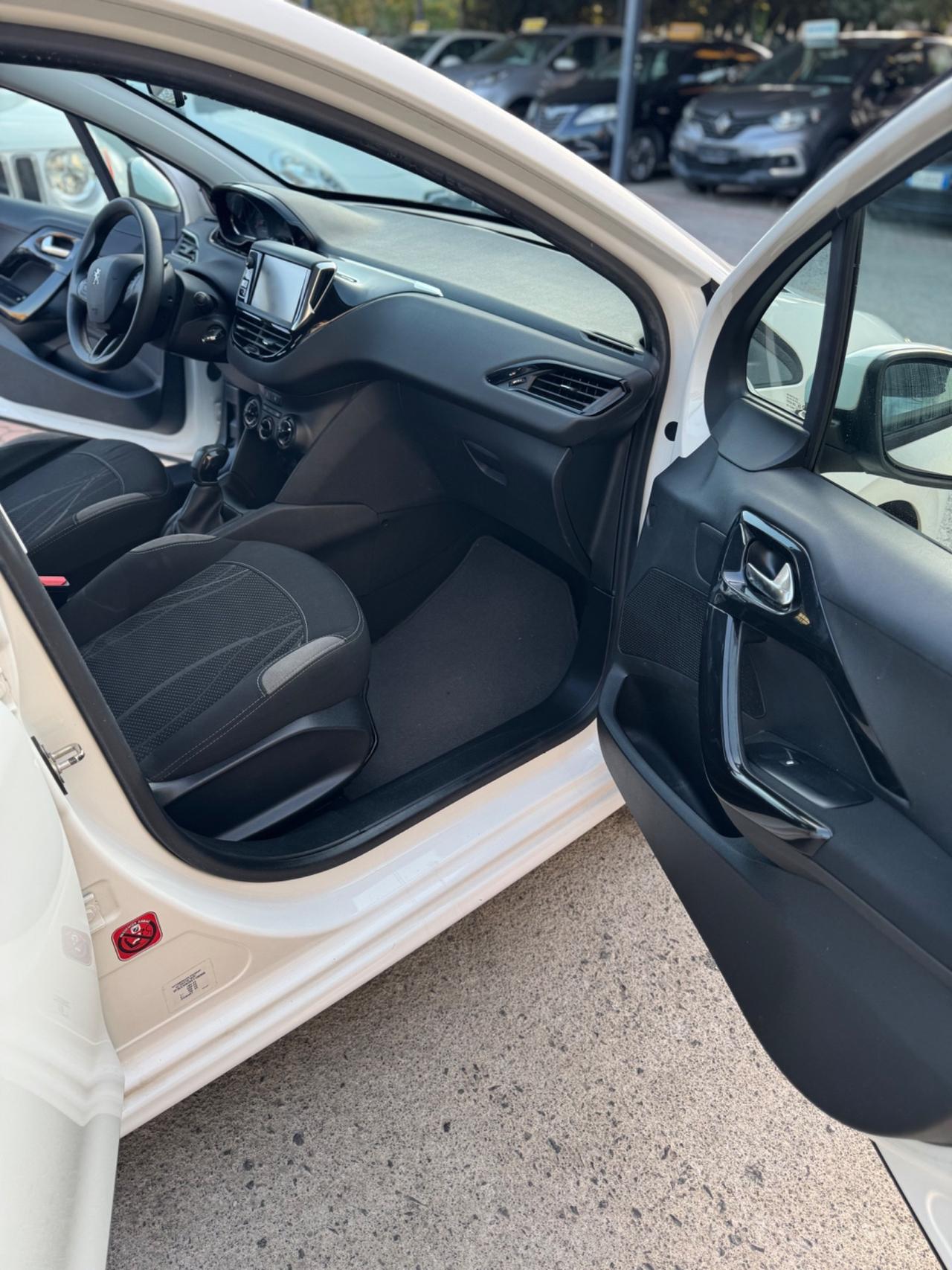 Peugeot 208 PureTech 82 5 porte Allure