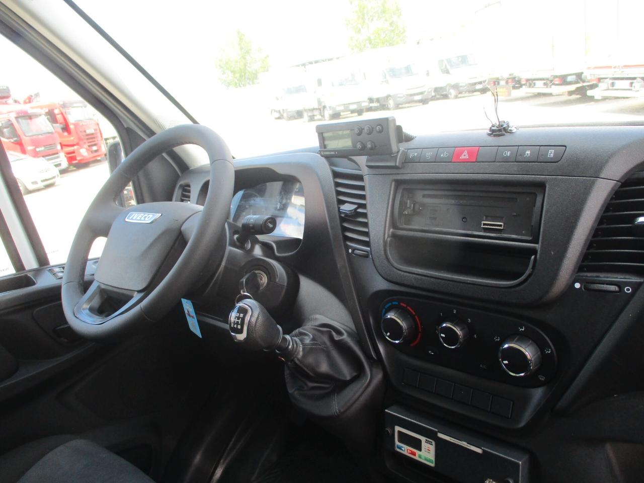 Iveco Daily 35C15 3000 150CVE6 GANCIERE CARNE APPESA FRC 02/28