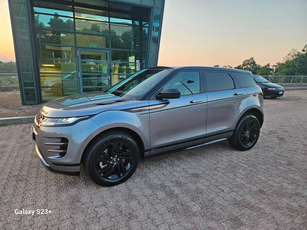 Range Rover Evoque HYBRID R-dynamic