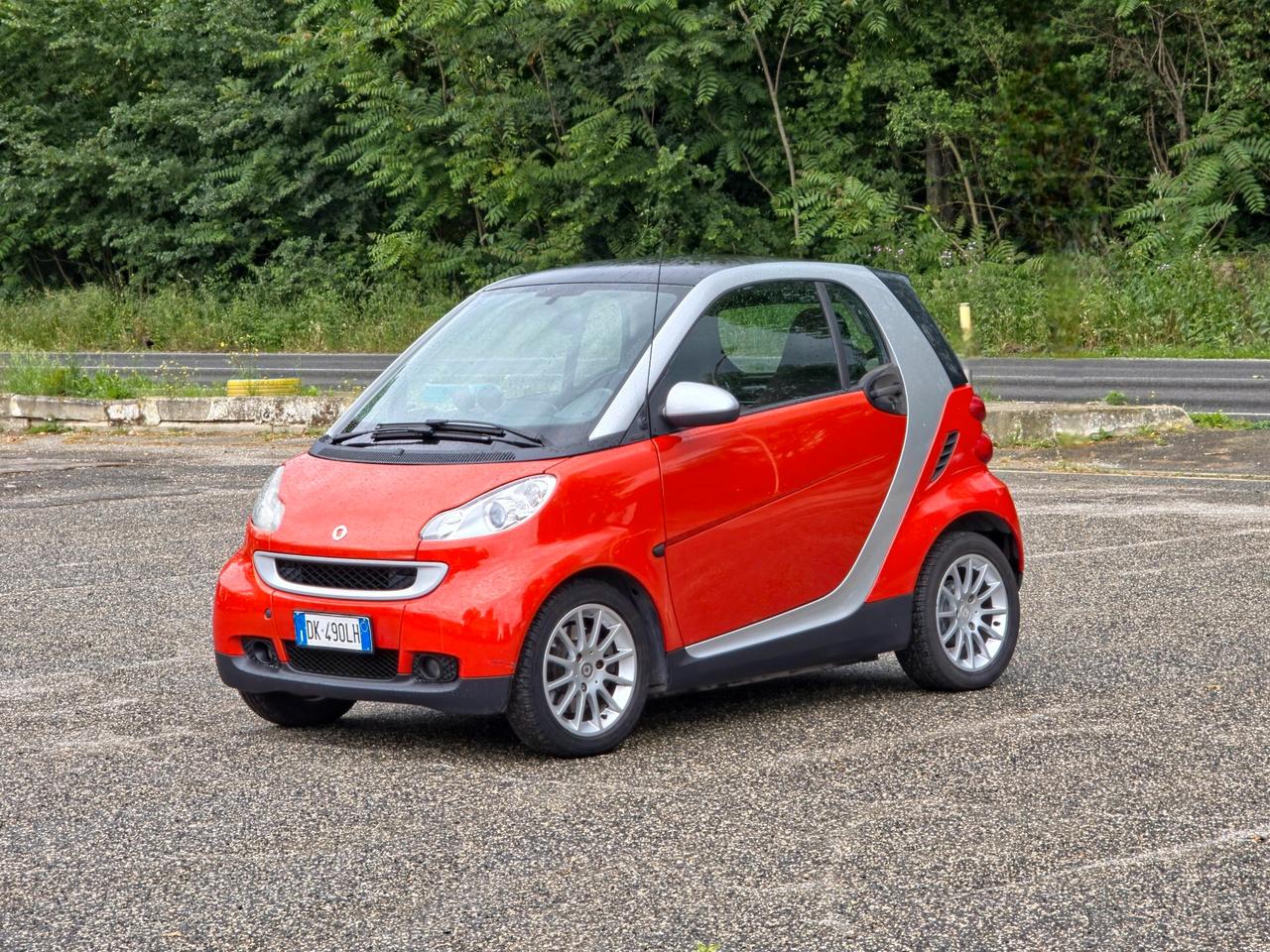Smart ForTwo 1000 52 kW coupé limited one CV-71 2007-E4 Automatico NEO